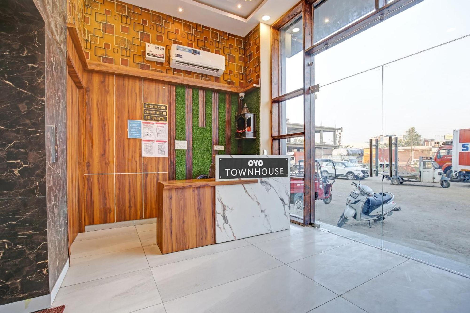 Townhouse Sky Hotel Ludhiana Exterior photo