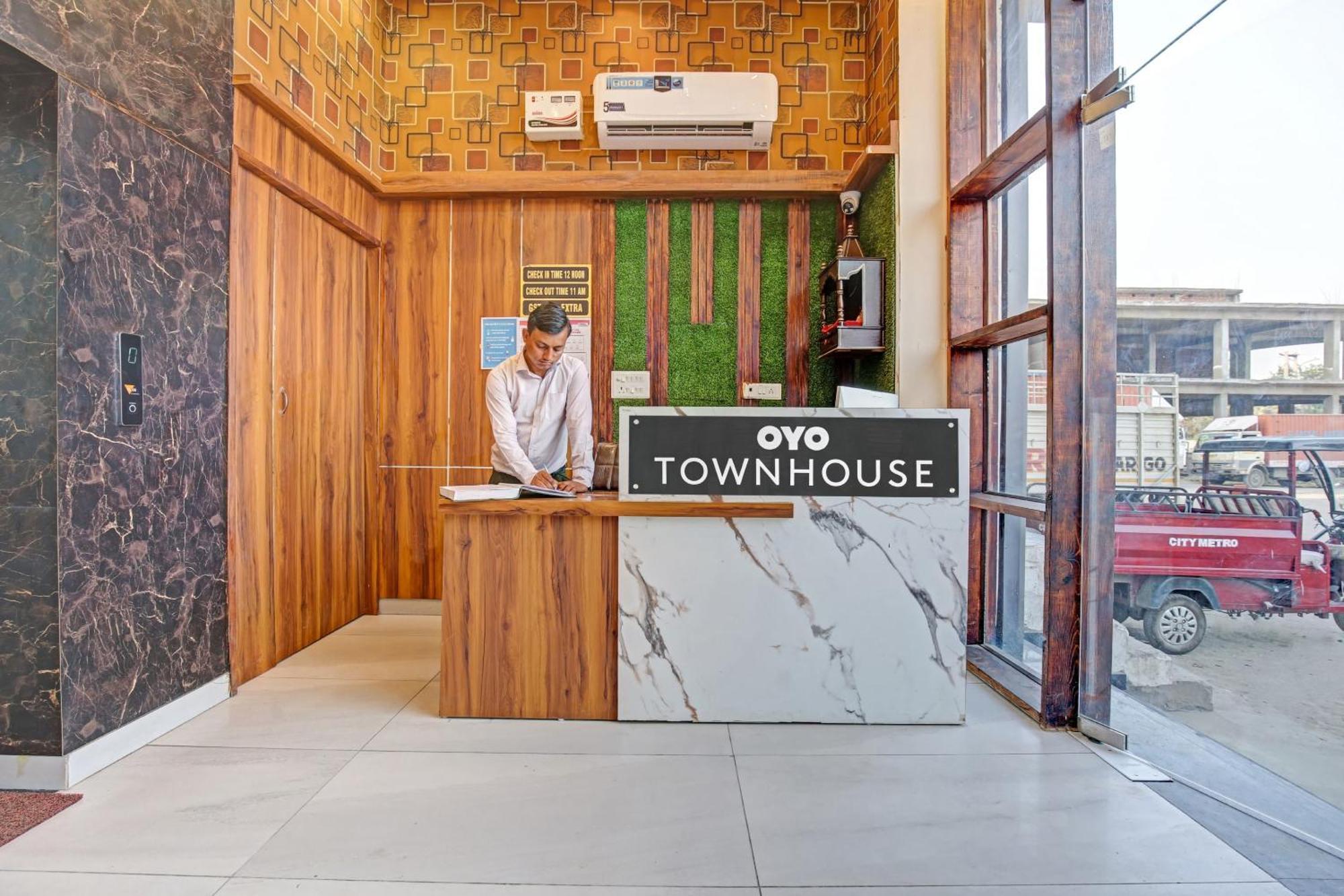 Townhouse Sky Hotel Ludhiana Exterior photo